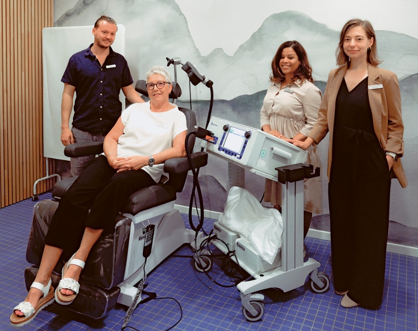Das Behandlungsteam der Station C1 (v.l.): Dominik Grüter (dipl. Pflegefachmann), Sabine Adler (stv. Stationsleiterin), Maria Silvani Welker (Stationsleiterin) und Dr. Barbora Provaznikova (Oberärztin)